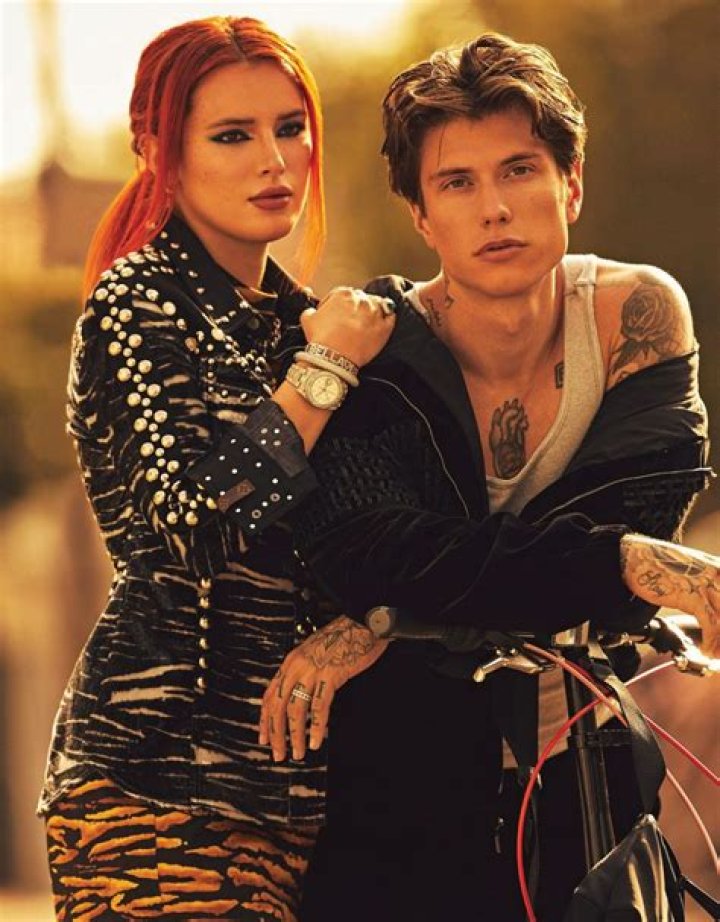 Bella Thorne with Benjamin Mascolo