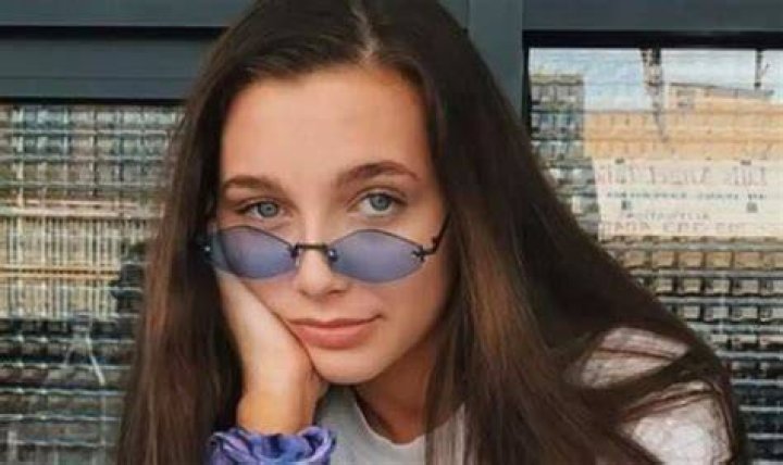Emma Chamberlain Height, Weight, Measurements, Bra Size, Shoe Size